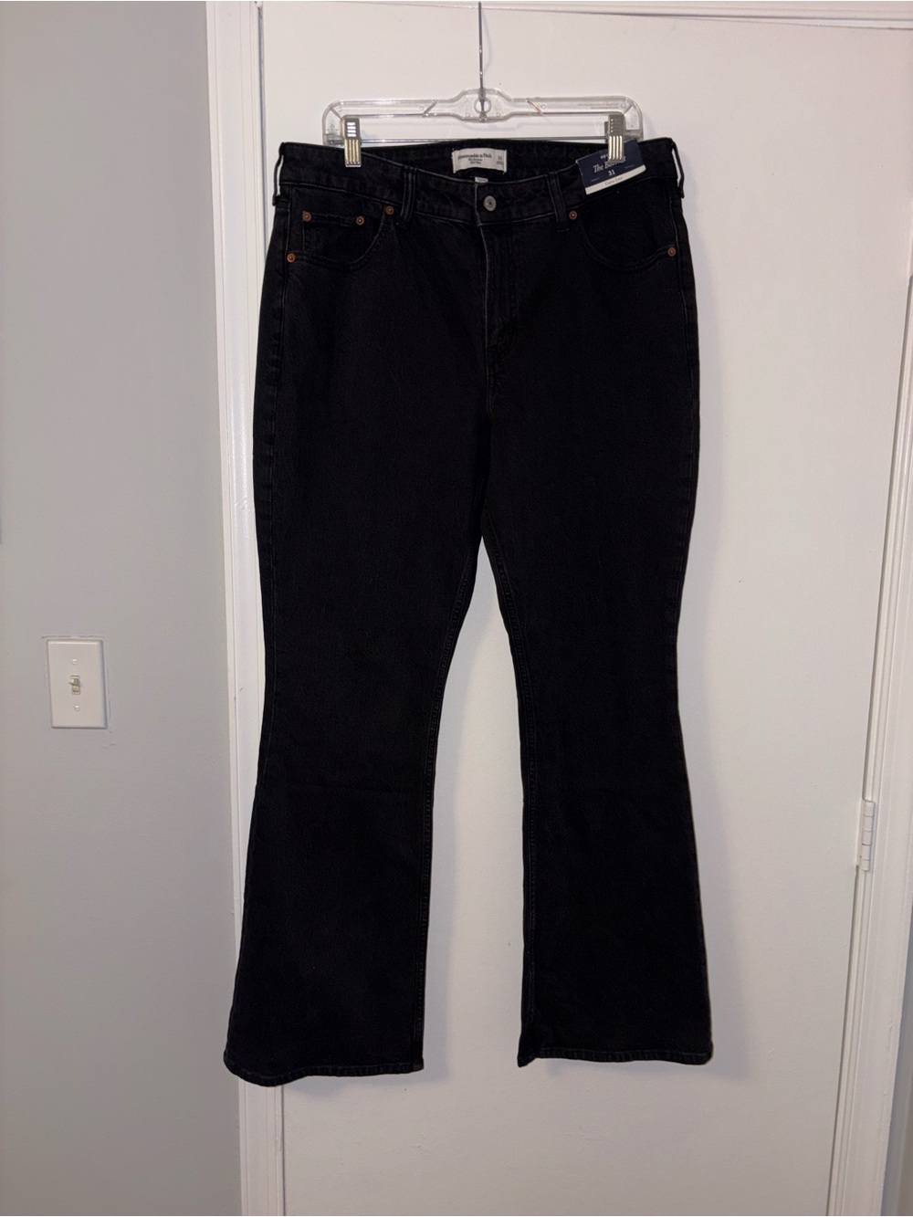 Abercrombie & Fitch Curve Love Mid-Rise
Bootcut Jeans